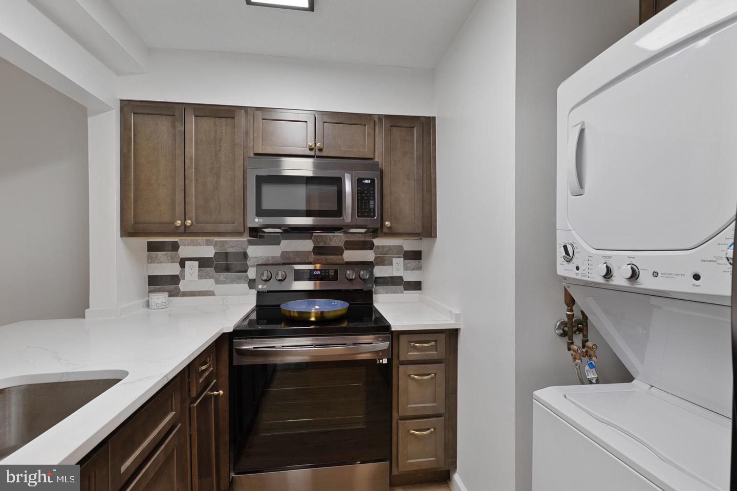 ALTA VISTA - Residential Lease