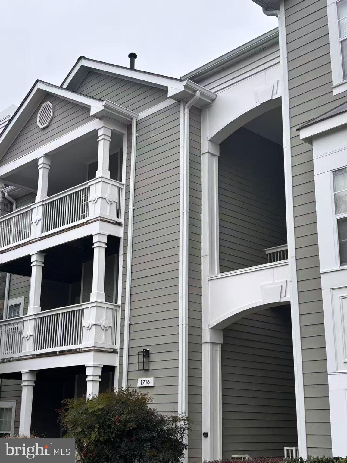 EDGEWATER AT TOWN CENTER - Residential Lease