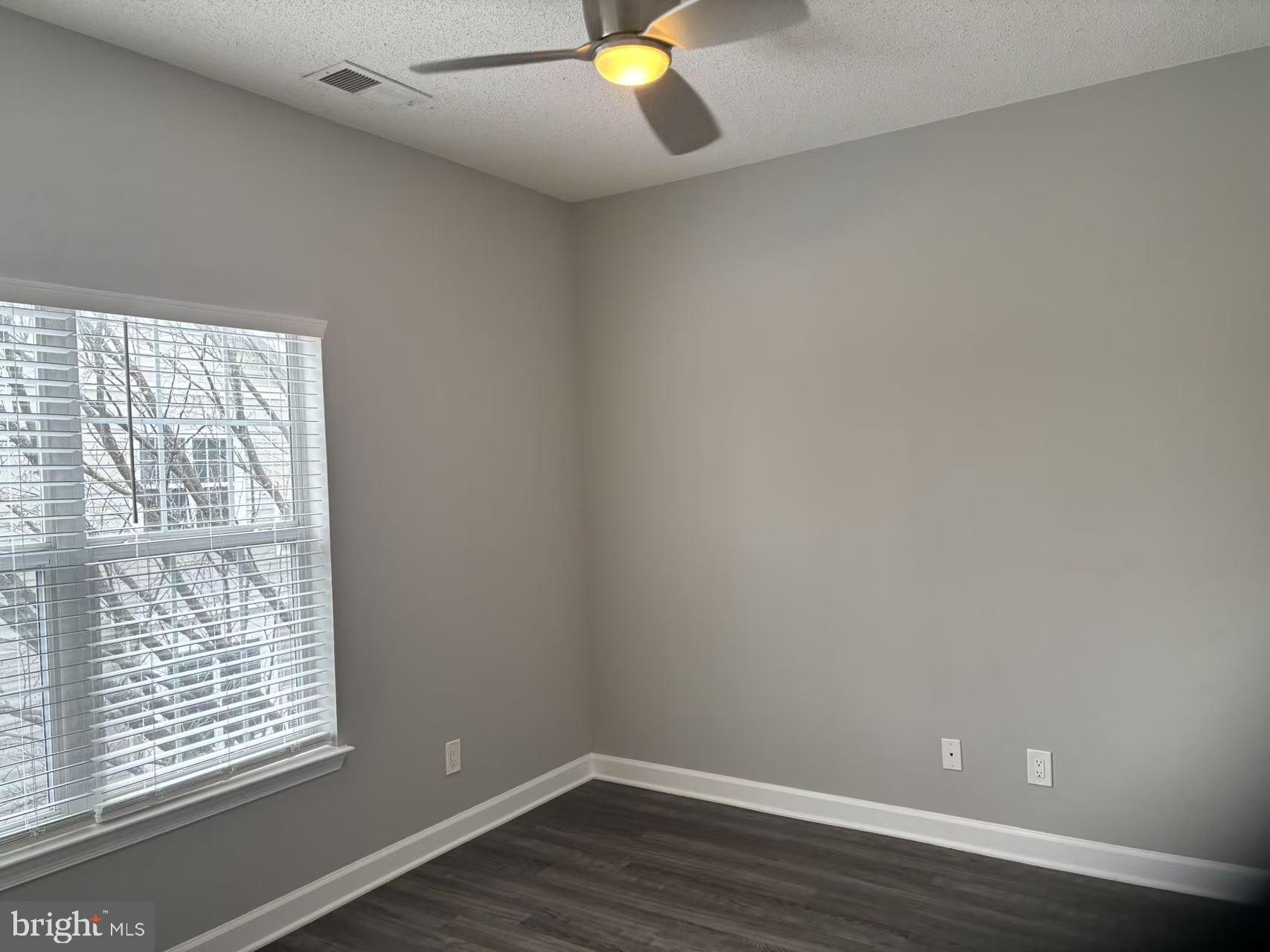 EDGEWATER AT TOWN CENTER - Residential Lease