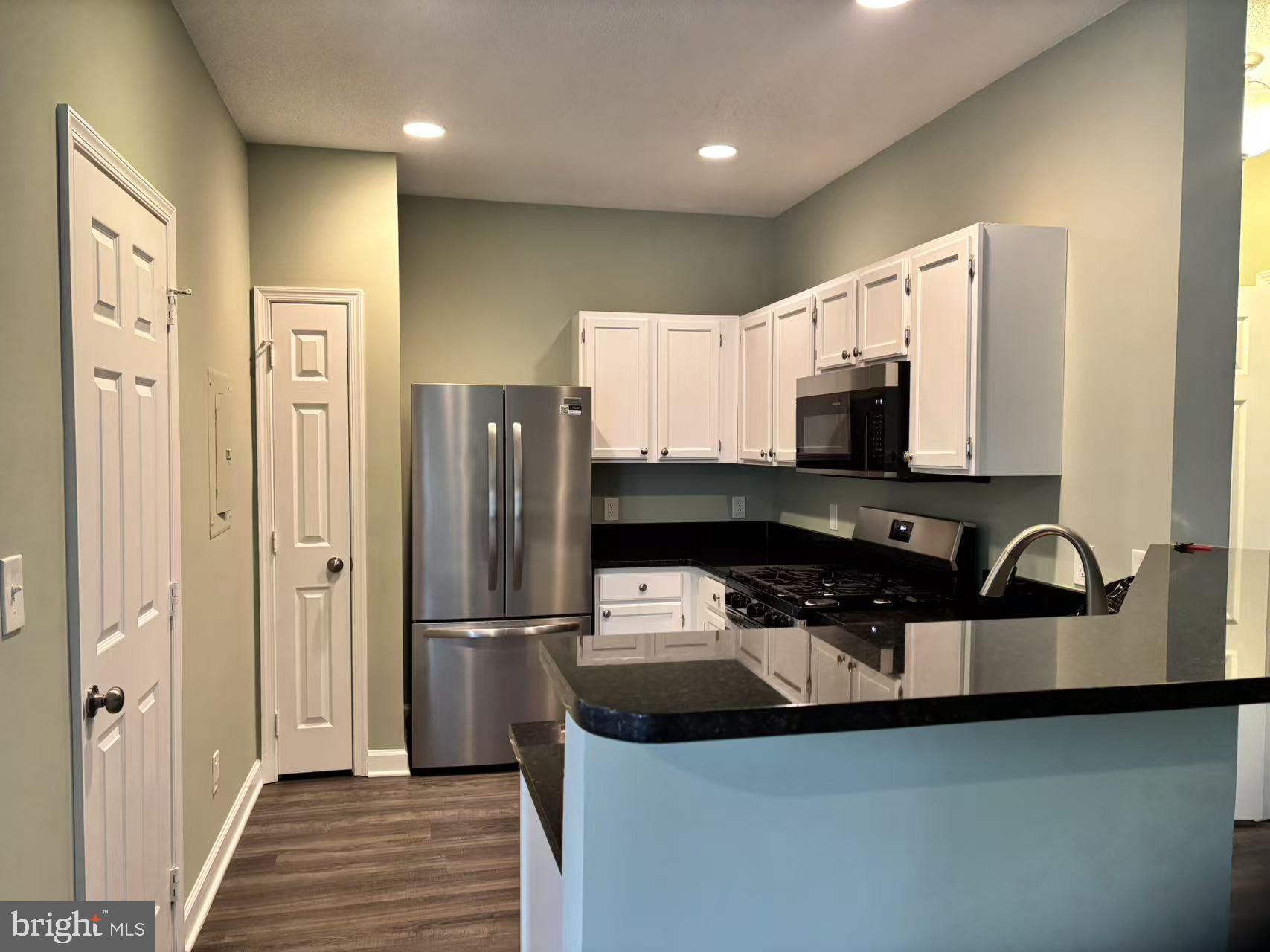 EDGEWATER AT TOWN CENTER - Residential Lease