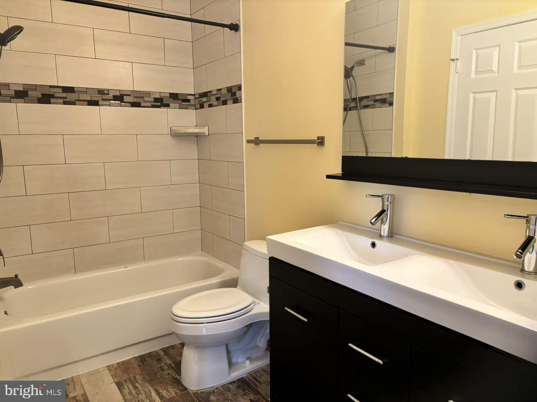 EDGEWATER AT TOWN CENTER - Residential Lease