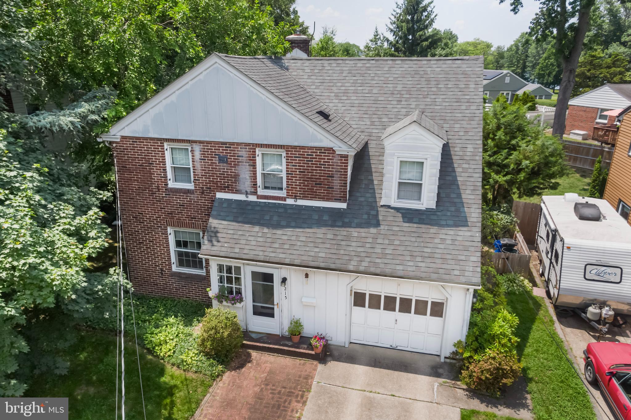 215 N VINEYARD BOULEVARD