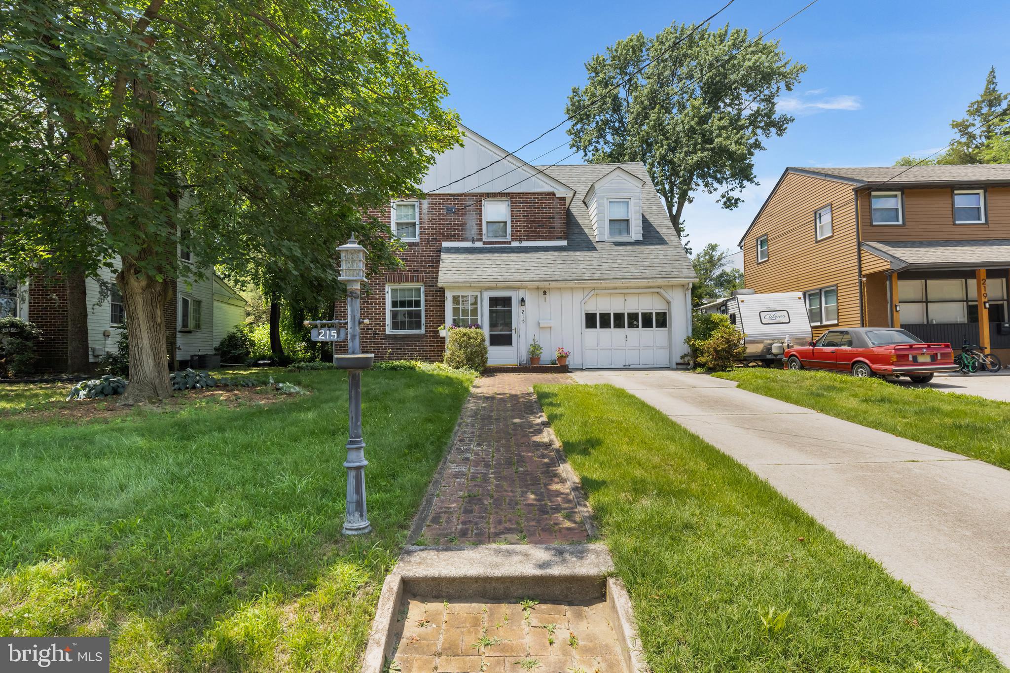 215 N VINEYARD BOULEVARD