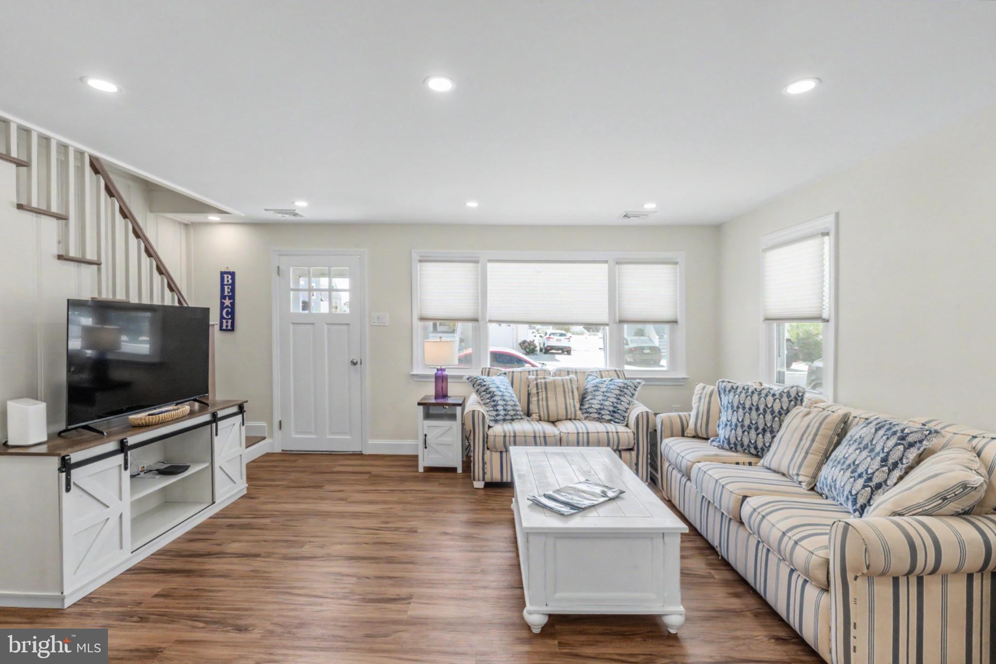 21 W SAILBOAT LANE