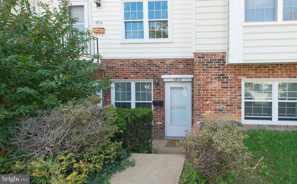 CROFTON MEADOWS - Residential Lease