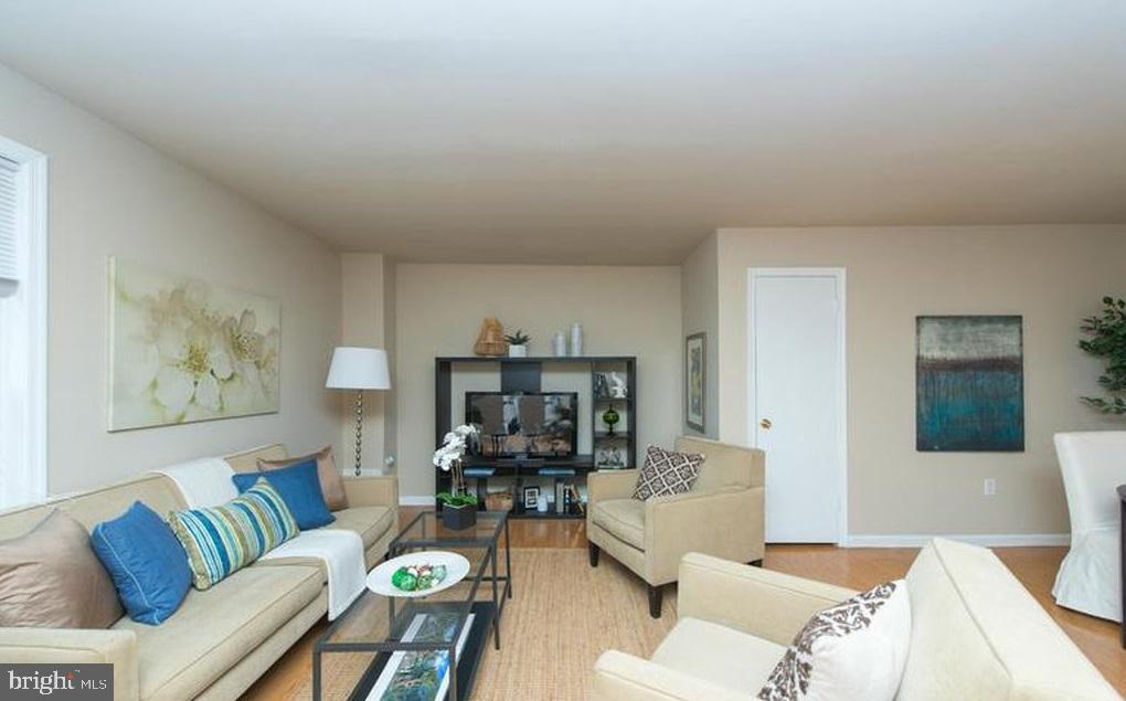 CROFTON MEADOWS - Residential Lease