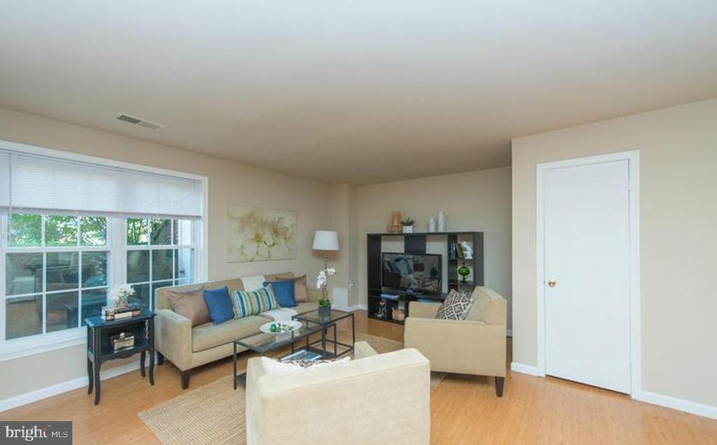 CROFTON MEADOWS - Residential Lease