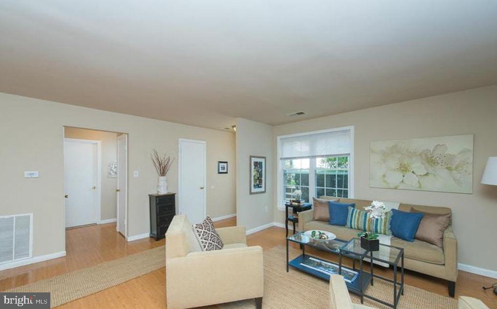 CROFTON MEADOWS - Residential Lease