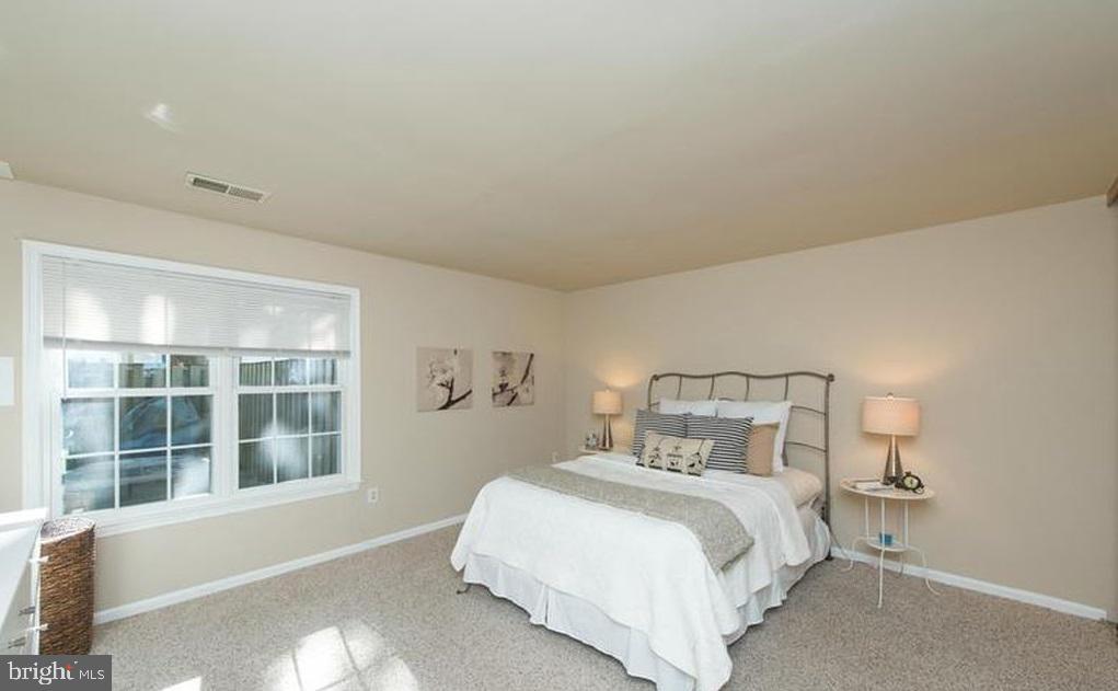 CROFTON MEADOWS - Residential Lease