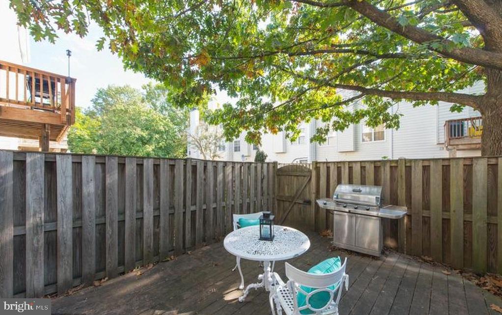 CROFTON MEADOWS - Residential Lease