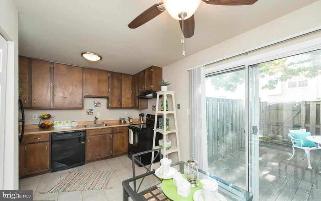 CROFTON MEADOWS - Residential Lease