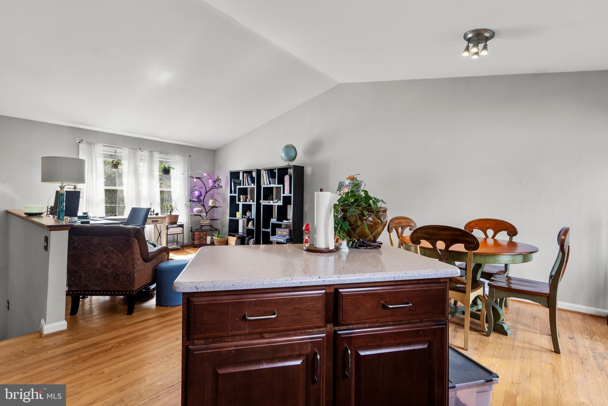 SUNRISE BEACH - Residential