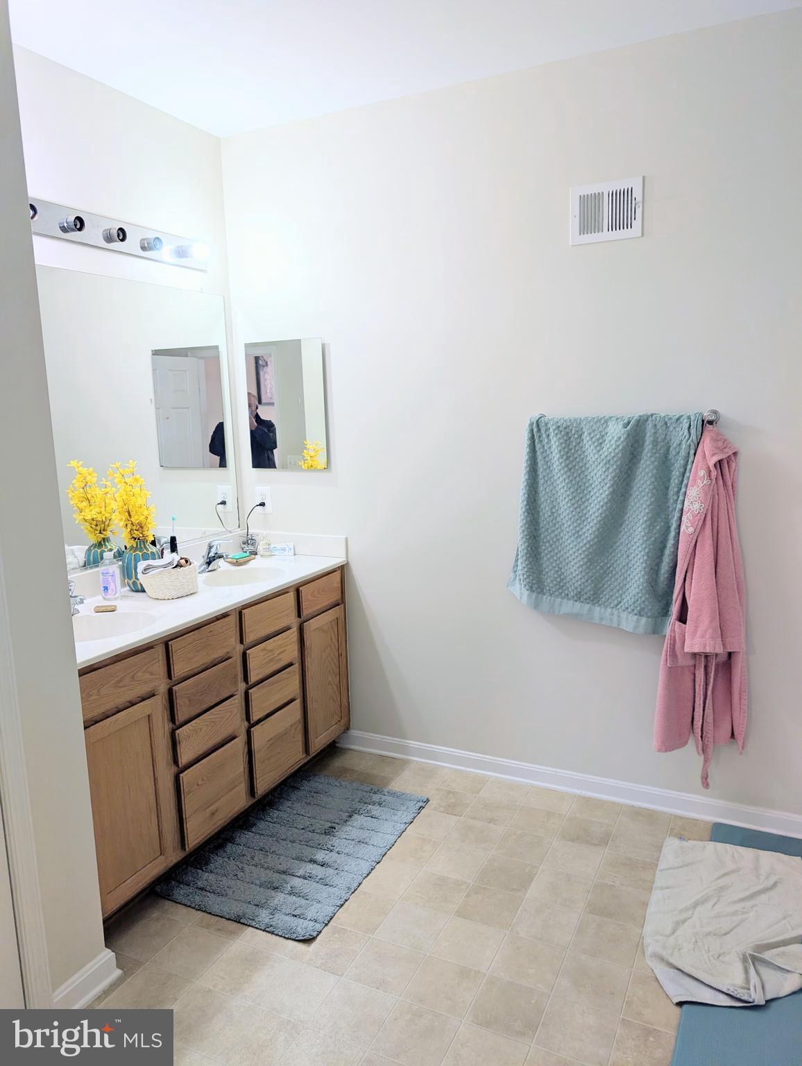 LEE SQUARE - Residential Lease