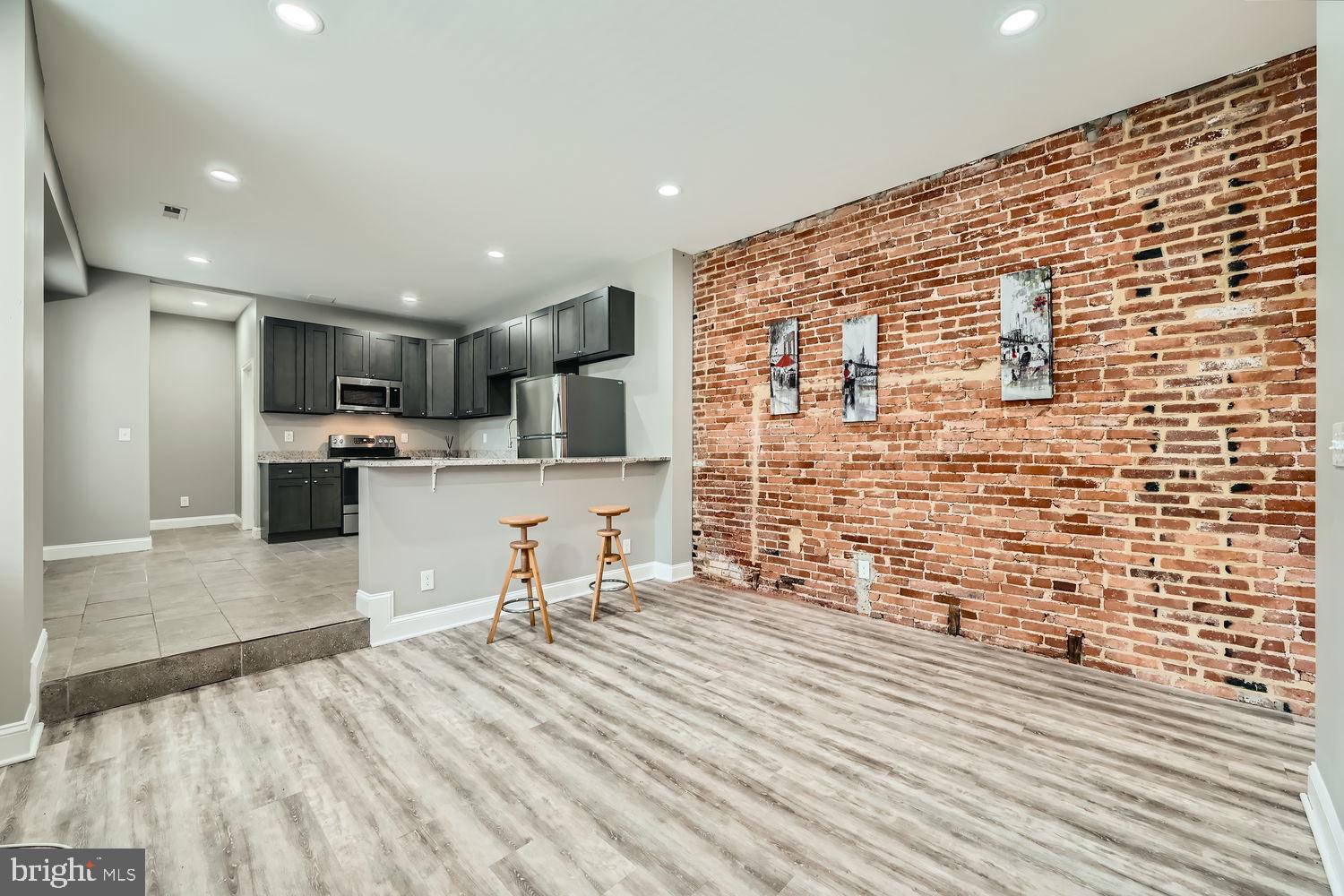 2424 E FAYETTE STREET