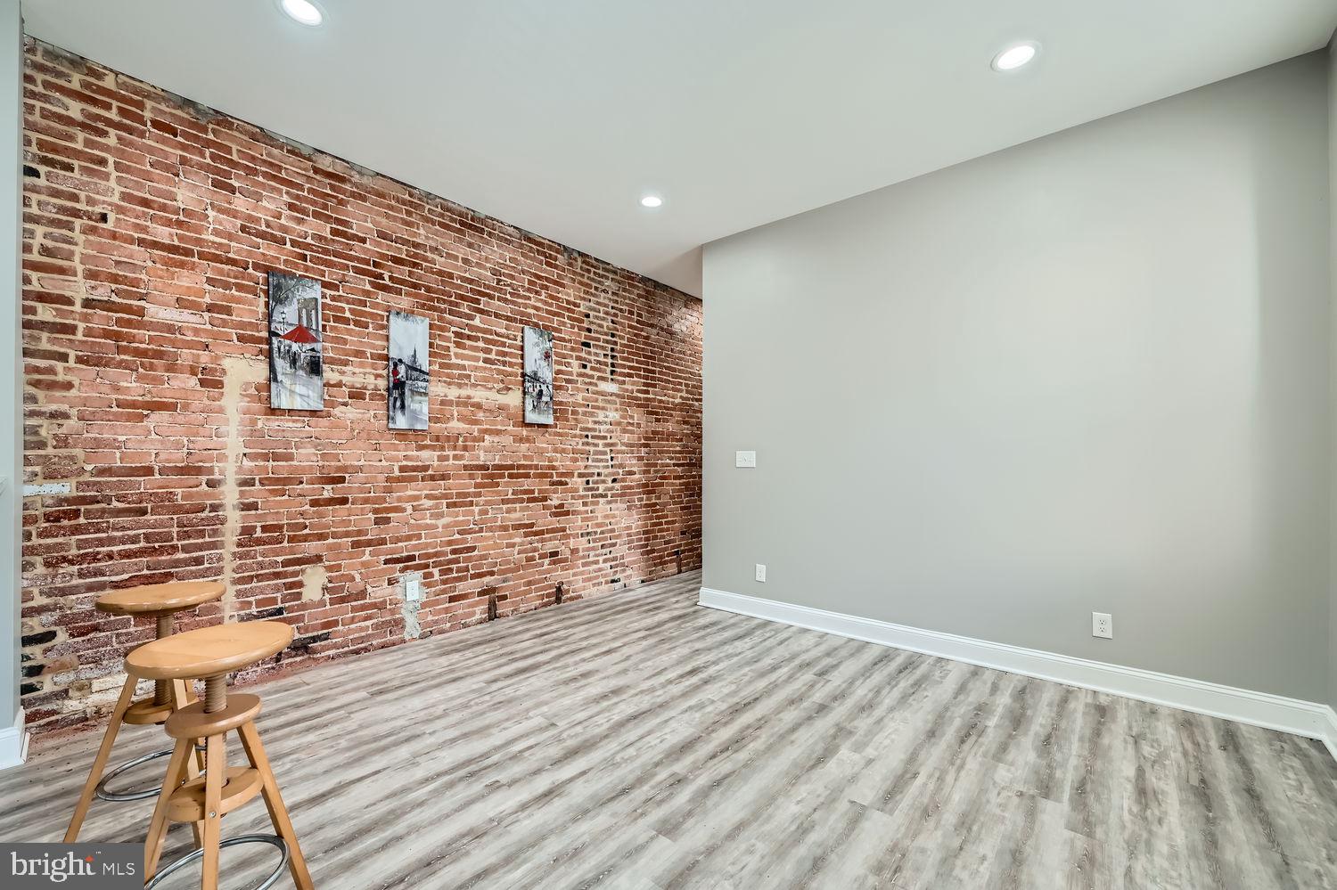 2424 E FAYETTE STREET