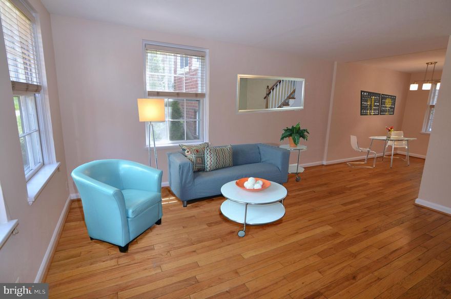 IF YOU ARE LOOKING FOR THE HIGHEST ROOF LINE w/ A DORMER WINDOW PERFECT FOR A 4TH LEVEL RENOVATION YOUR WAIT IS OVER!  FULL SIZE CLARENDON MODEL USED AS A 3BED ROOM w/ UPDATES GALORE. OPEN GOURMET KITCHEN w/ CUSTOM CABINETS, GRANITE CNTR'S & STAINLESS STEEL APPLIANCES. 2 VERY MODERN RENOVATED FULL BATHS. JUST PAINTED IN MODERN COLOR. GLEAMING HARDWOODS.  LARGE PRIVATE SLATE PATIO!  WALK EVERYWHERE