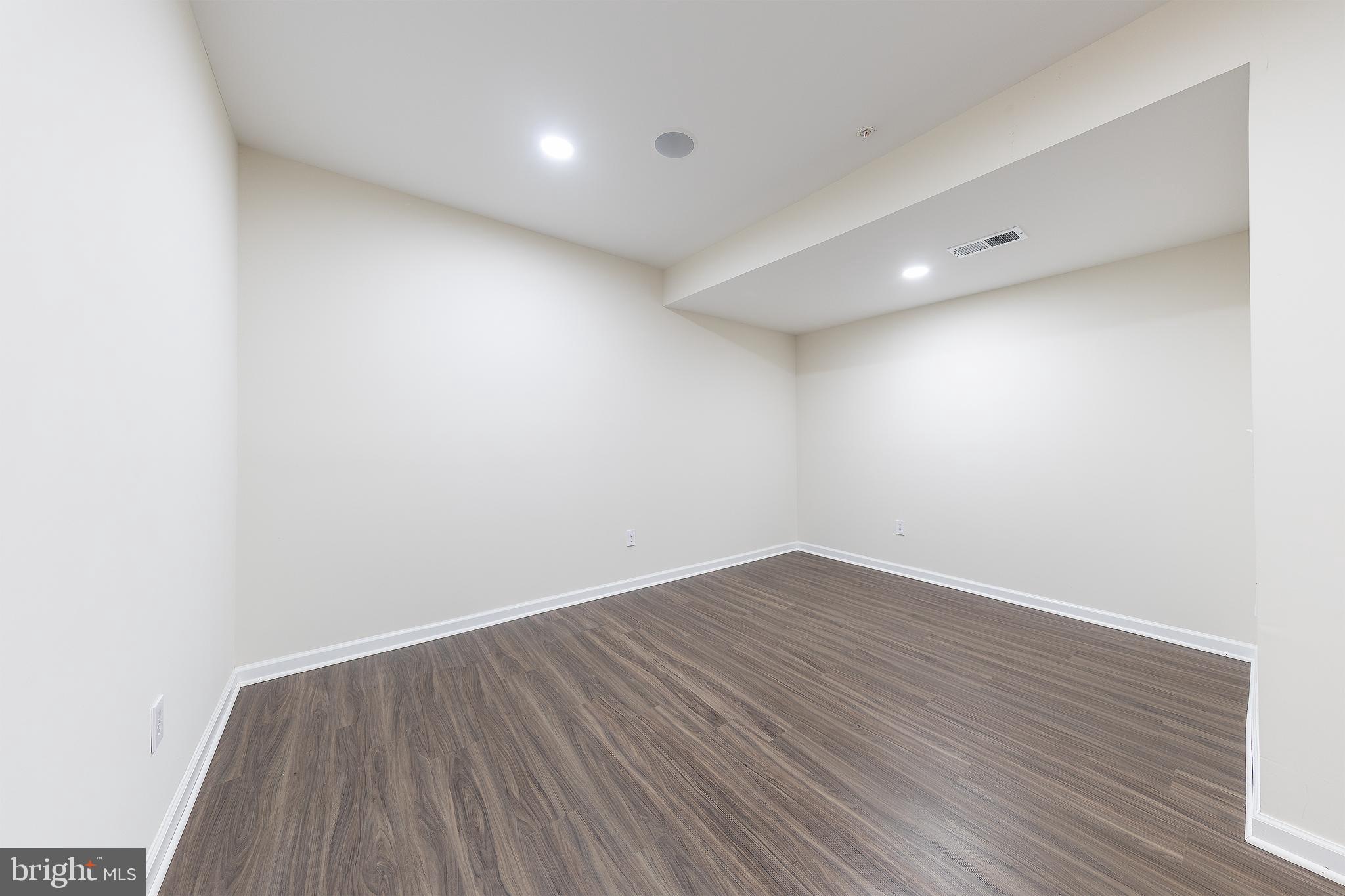 KNOTTING HILL - Residential Lease