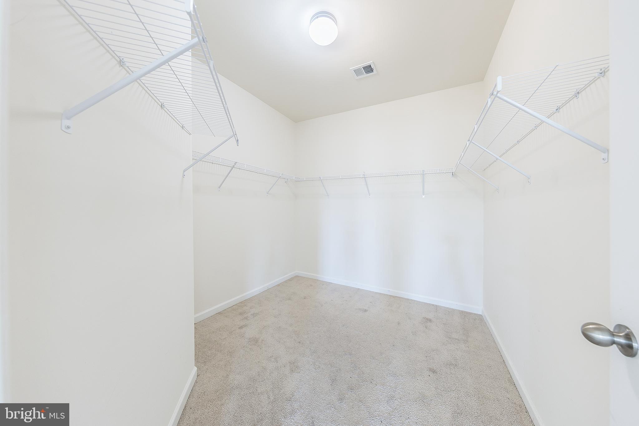 KNOTTING HILL - Residential Lease