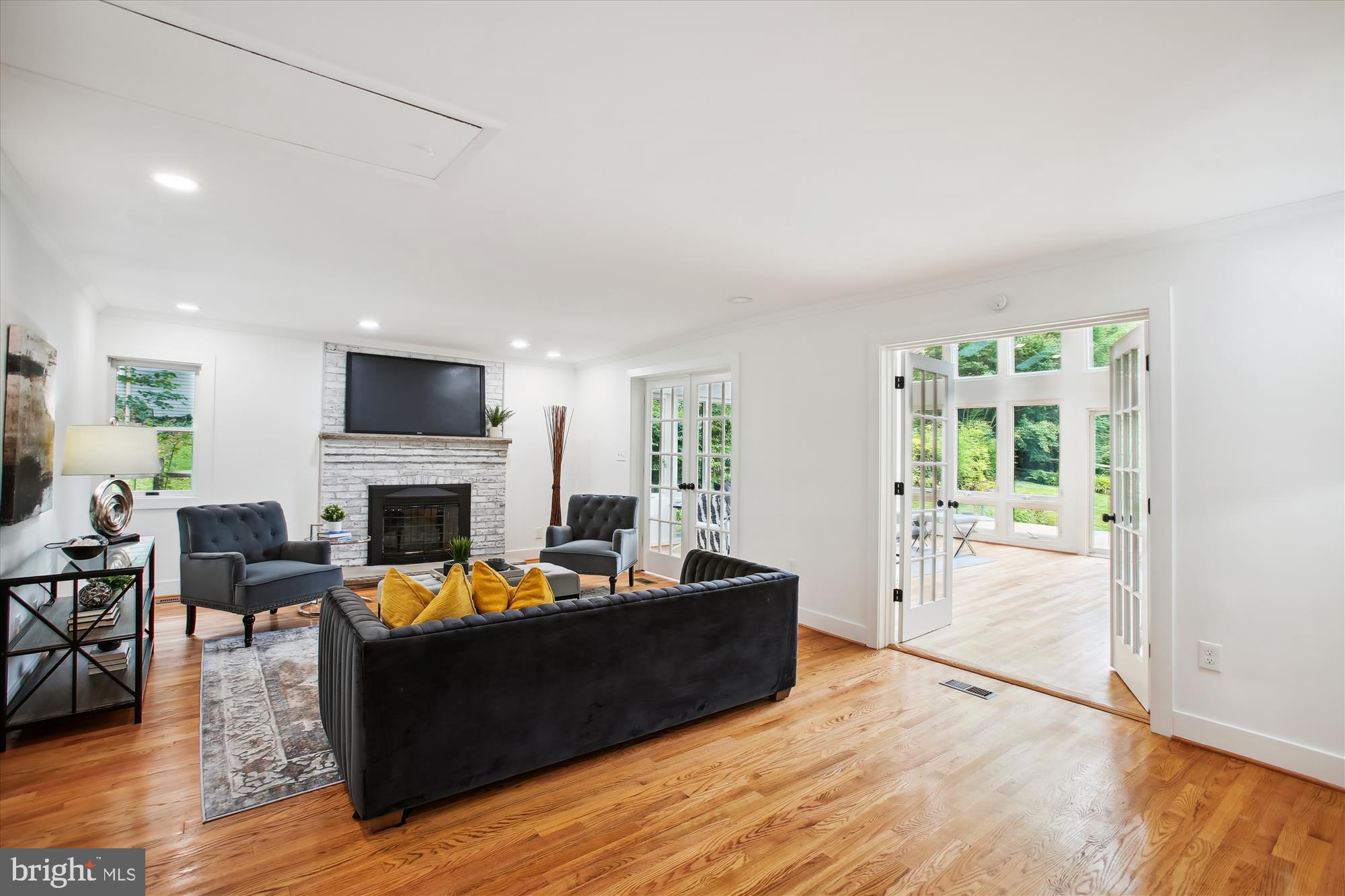 RESTON - Residential