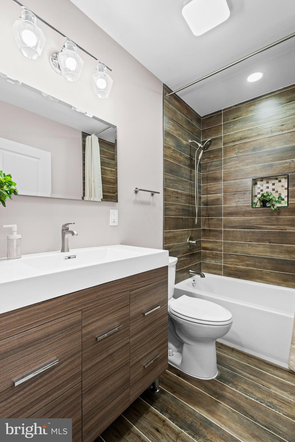 COLD SPRING NEWTOWN - Residential