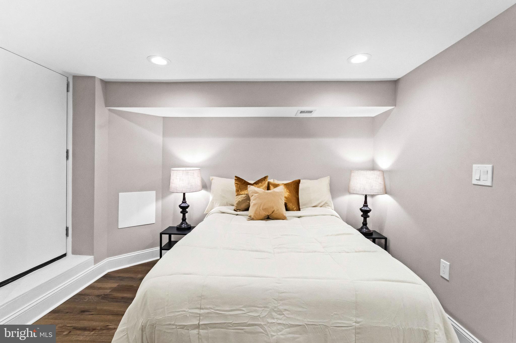 COLD SPRING NEWTOWN - Residential