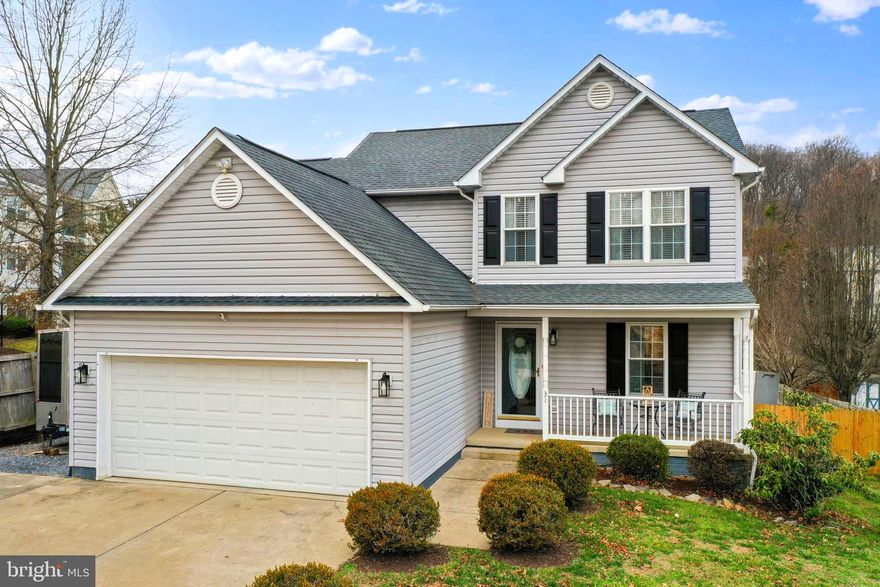 This 3-bedroom, 3.5-bath home sits on about a third of an acre and offers a layout designed for everyday living.
✨ Highlights include:
• Walk-in primary closet
• Jacuzzi tub
• Upstairs office area
• Deck and fenced-in backyard
• 2-car garage
• Radiant floor heat in master bathroom
• Dual-zoned HVAC (BOTH BRAND NEW)
• Roof replaced in 2019
📍 Walking distance to schools, making this location hard to beat.