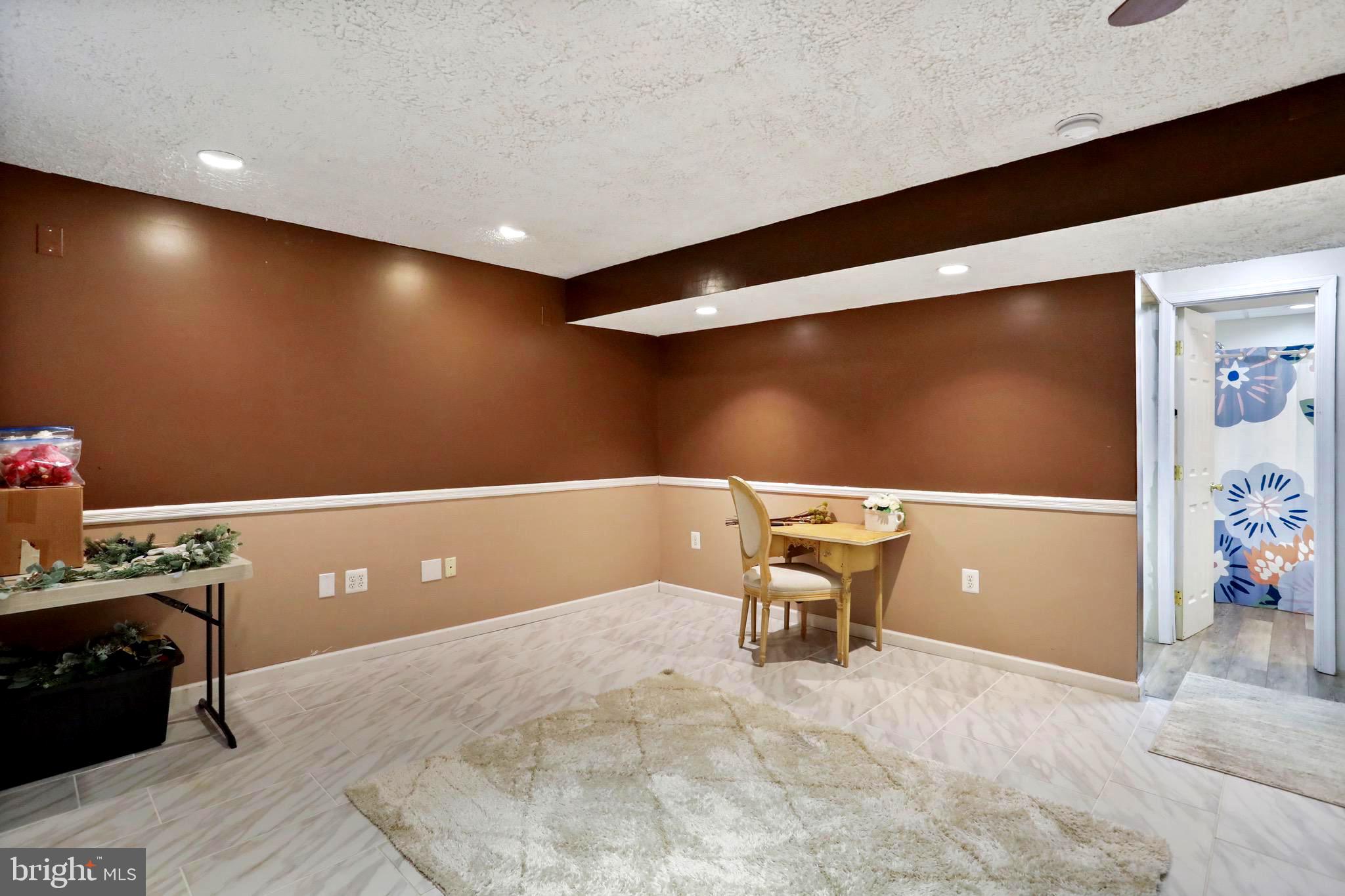 WILLIAMSBURG - Residential