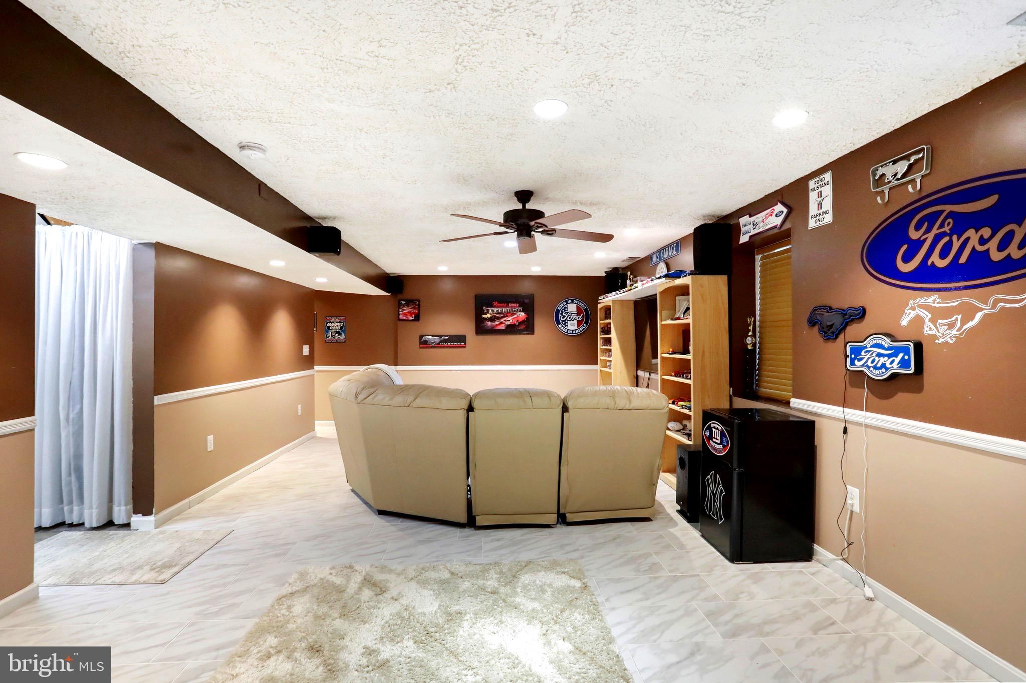 WILLIAMSBURG - Residential