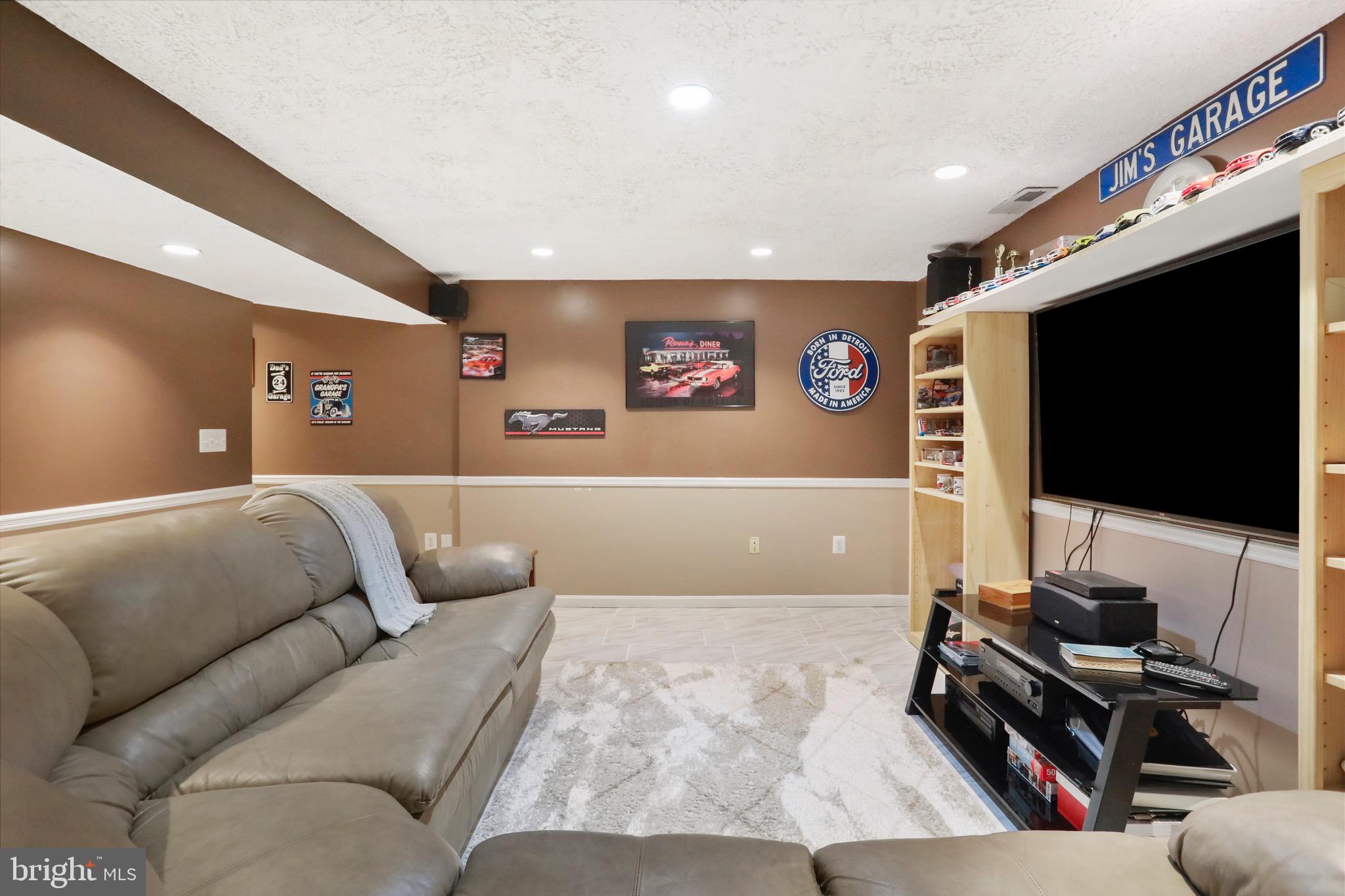 WILLIAMSBURG - Residential