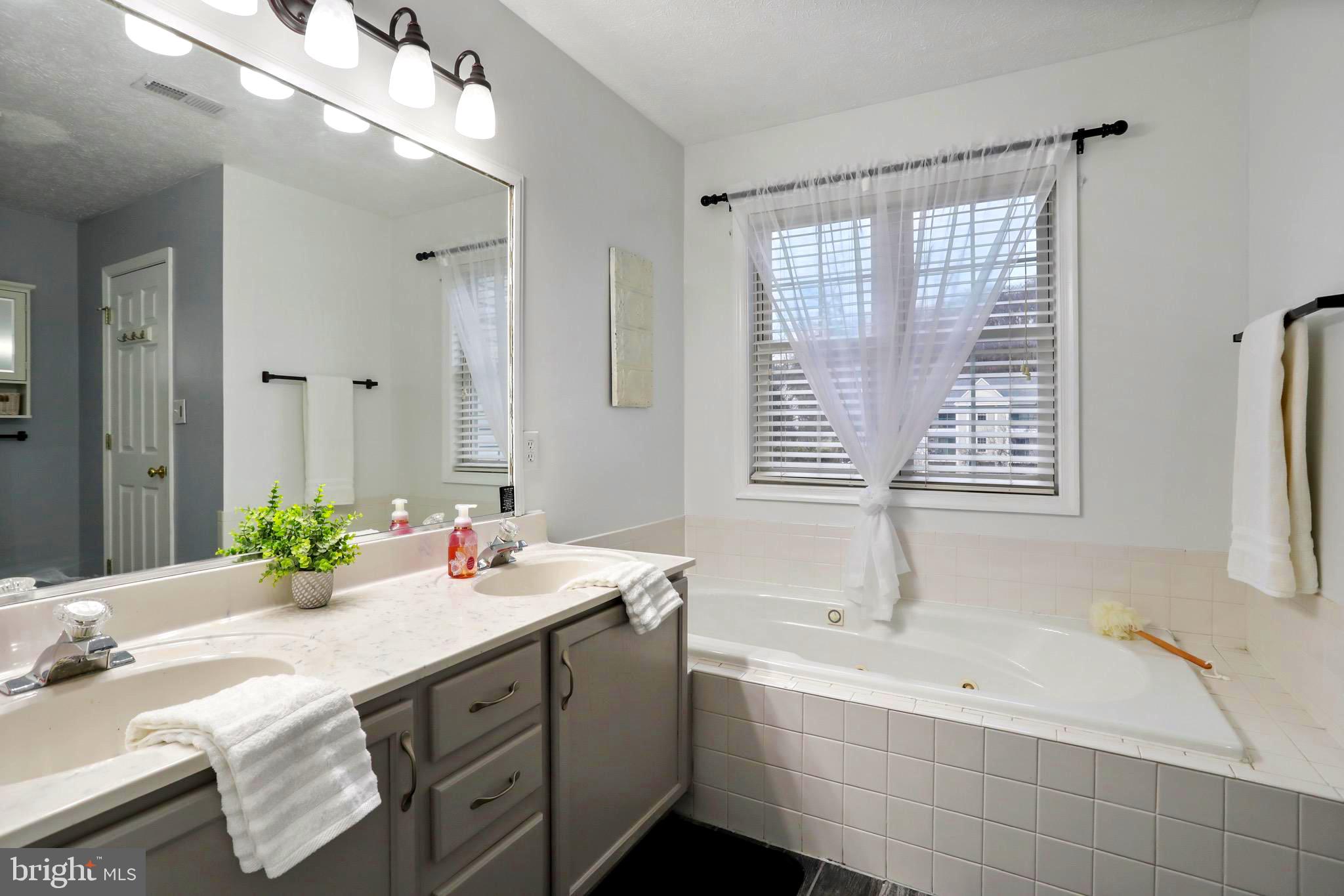 WILLIAMSBURG - Residential