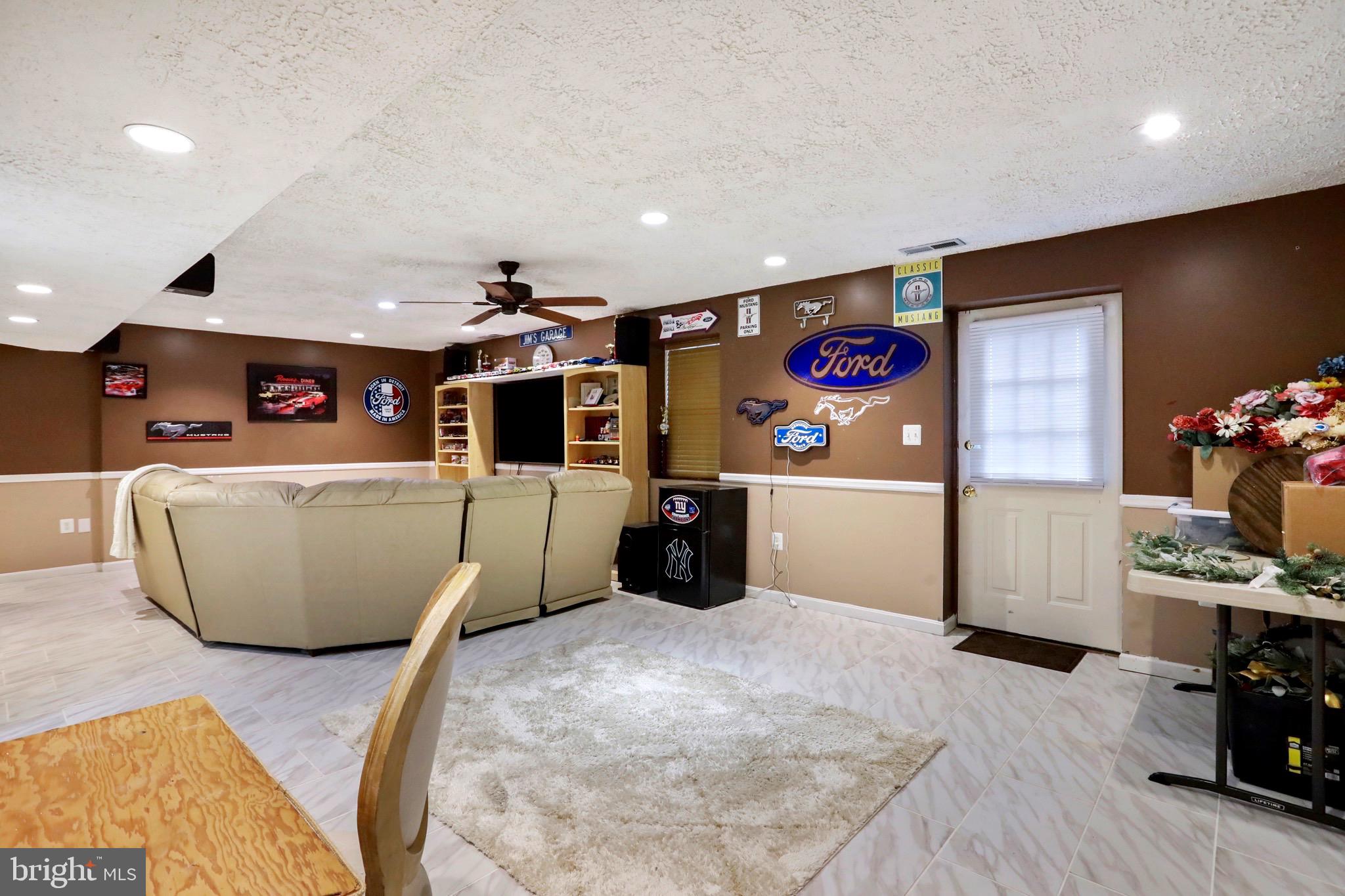 WILLIAMSBURG - Residential