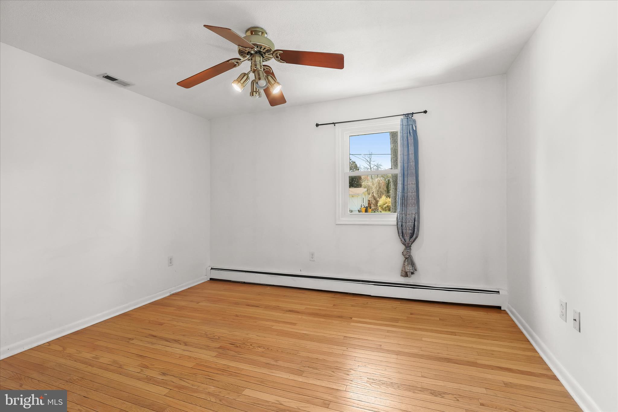 LAUREL ACRES - Residential