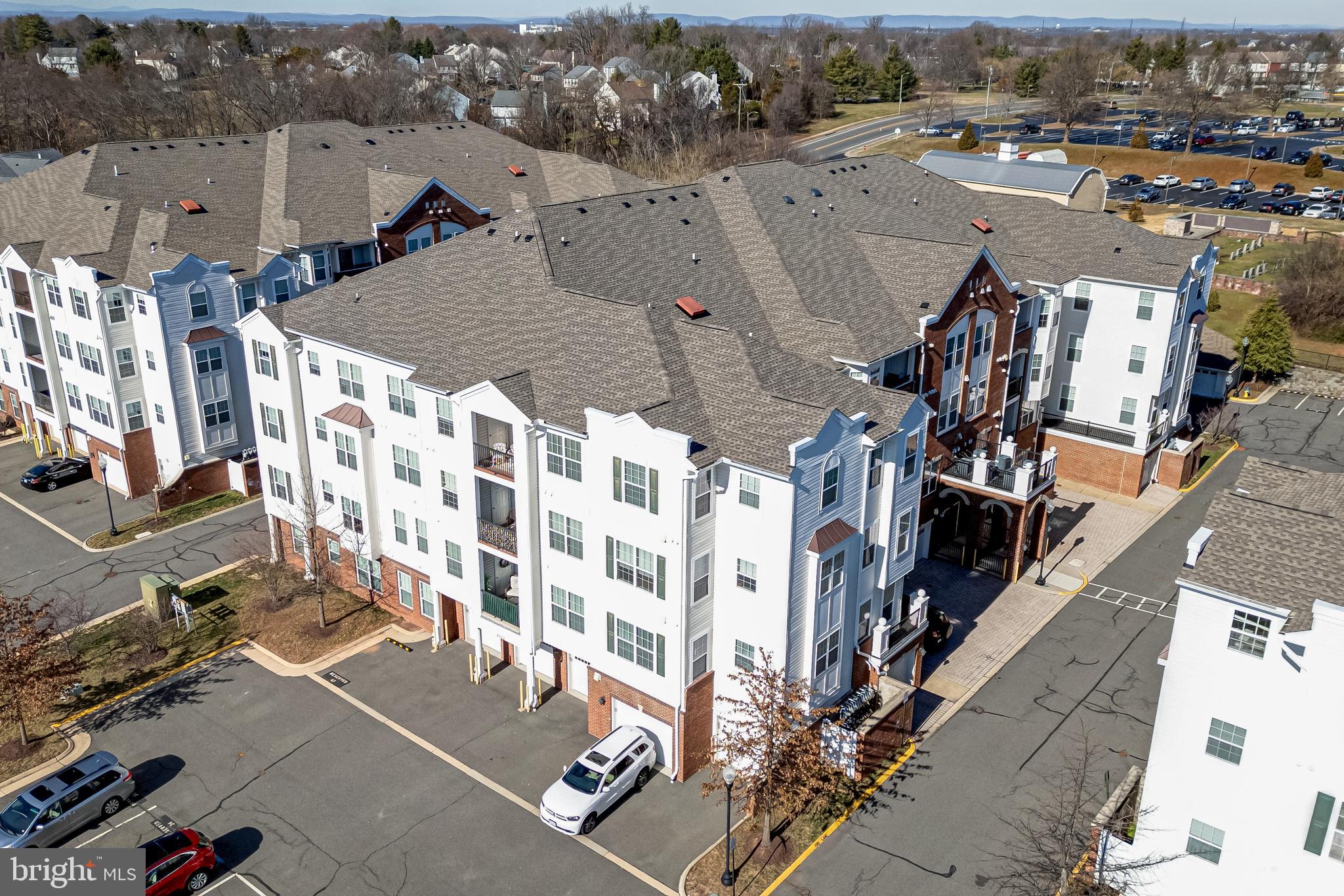 WELLINGTON CONDOMINIUM - Residential