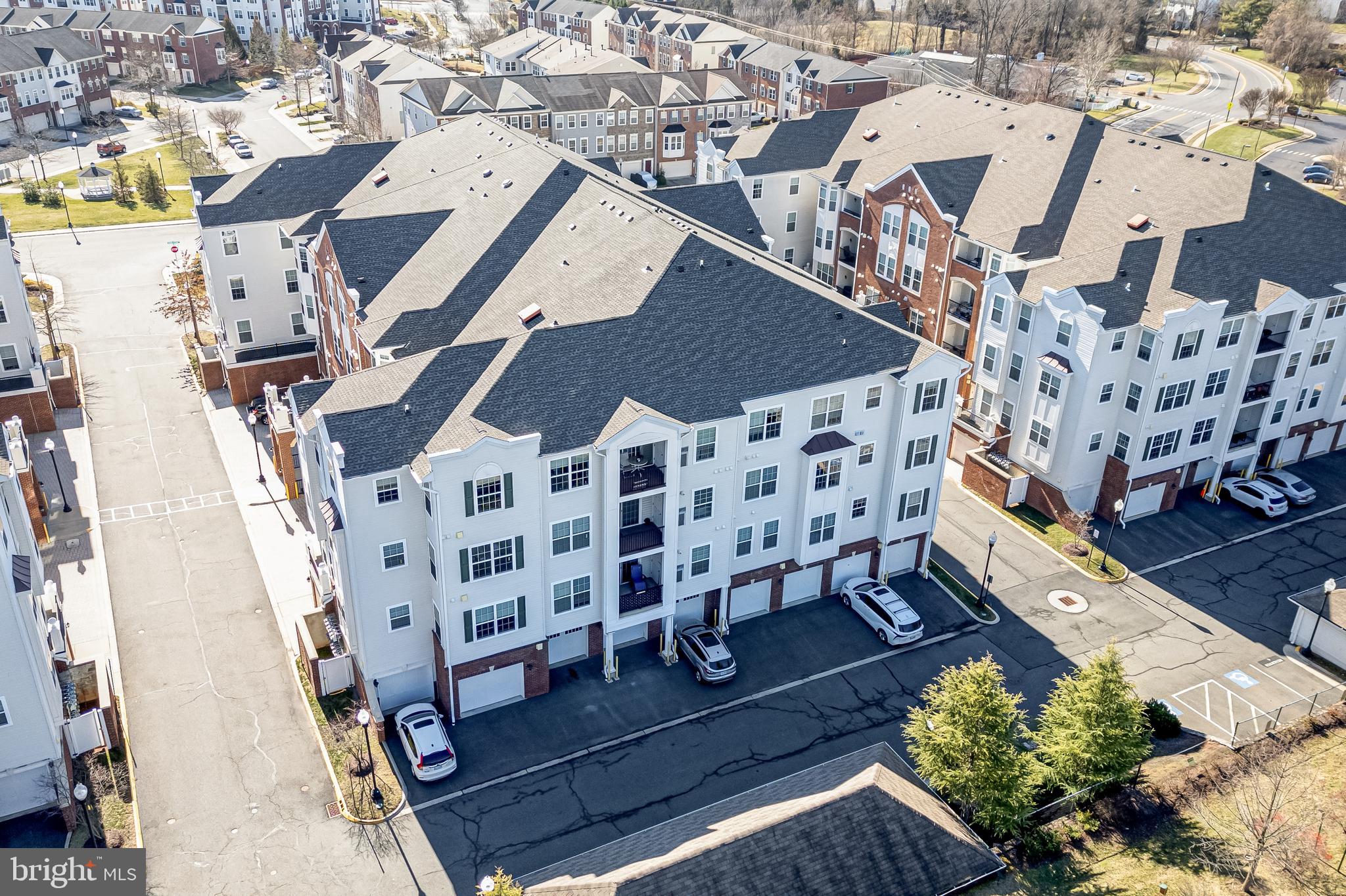 WELLINGTON CONDOMINIUM - Residential