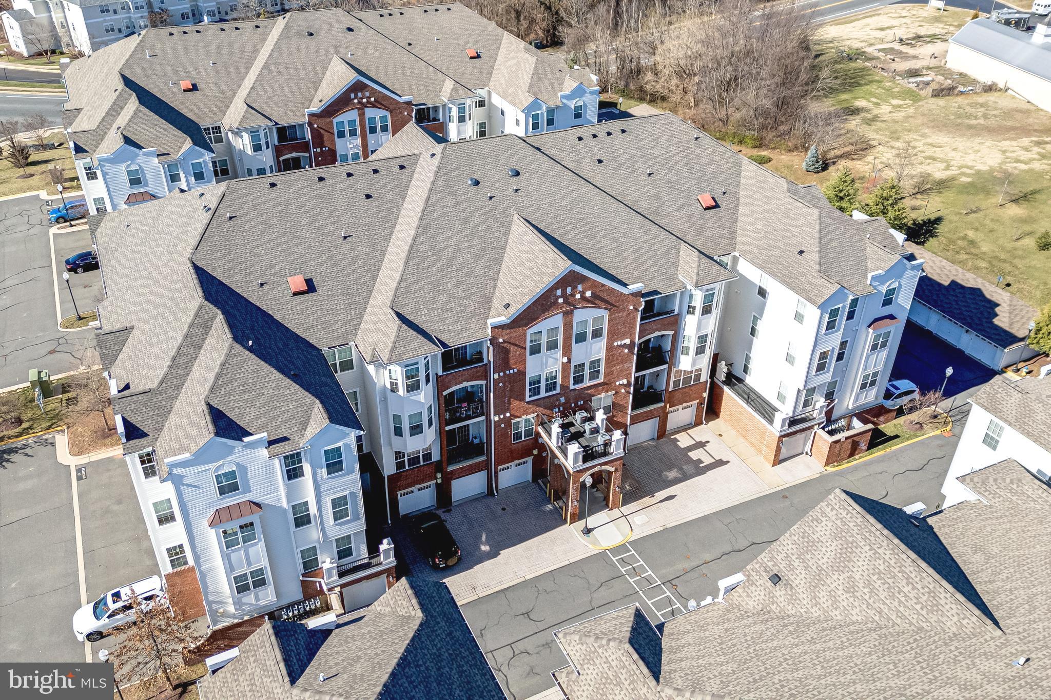 WELLINGTON CONDOMINIUM - Residential