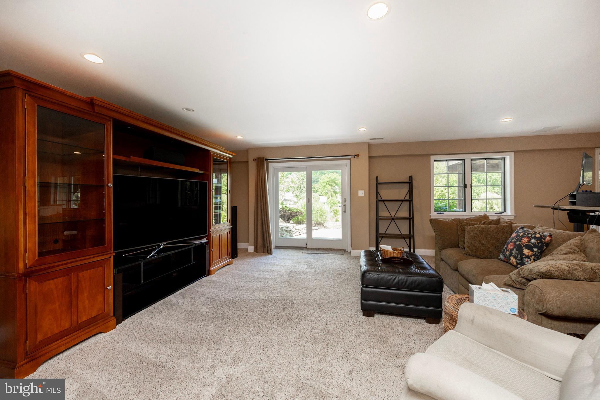 FOX POINTE - Residential