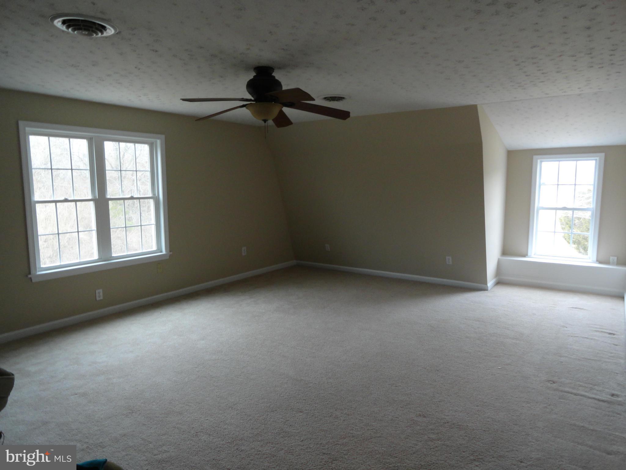 LUCKY SHOE RANCHETTES - Residential Lease