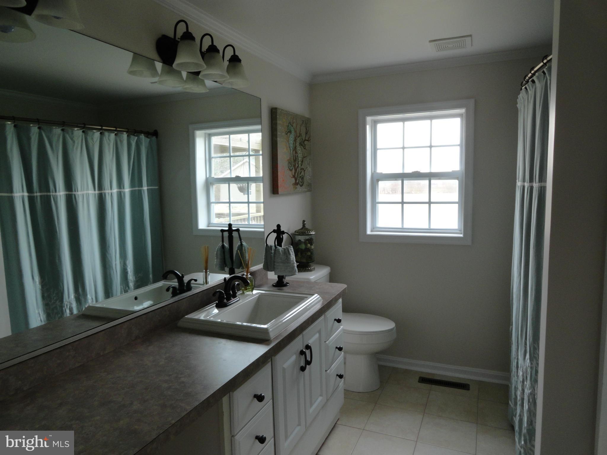 LUCKY SHOE RANCHETTES - Residential Lease