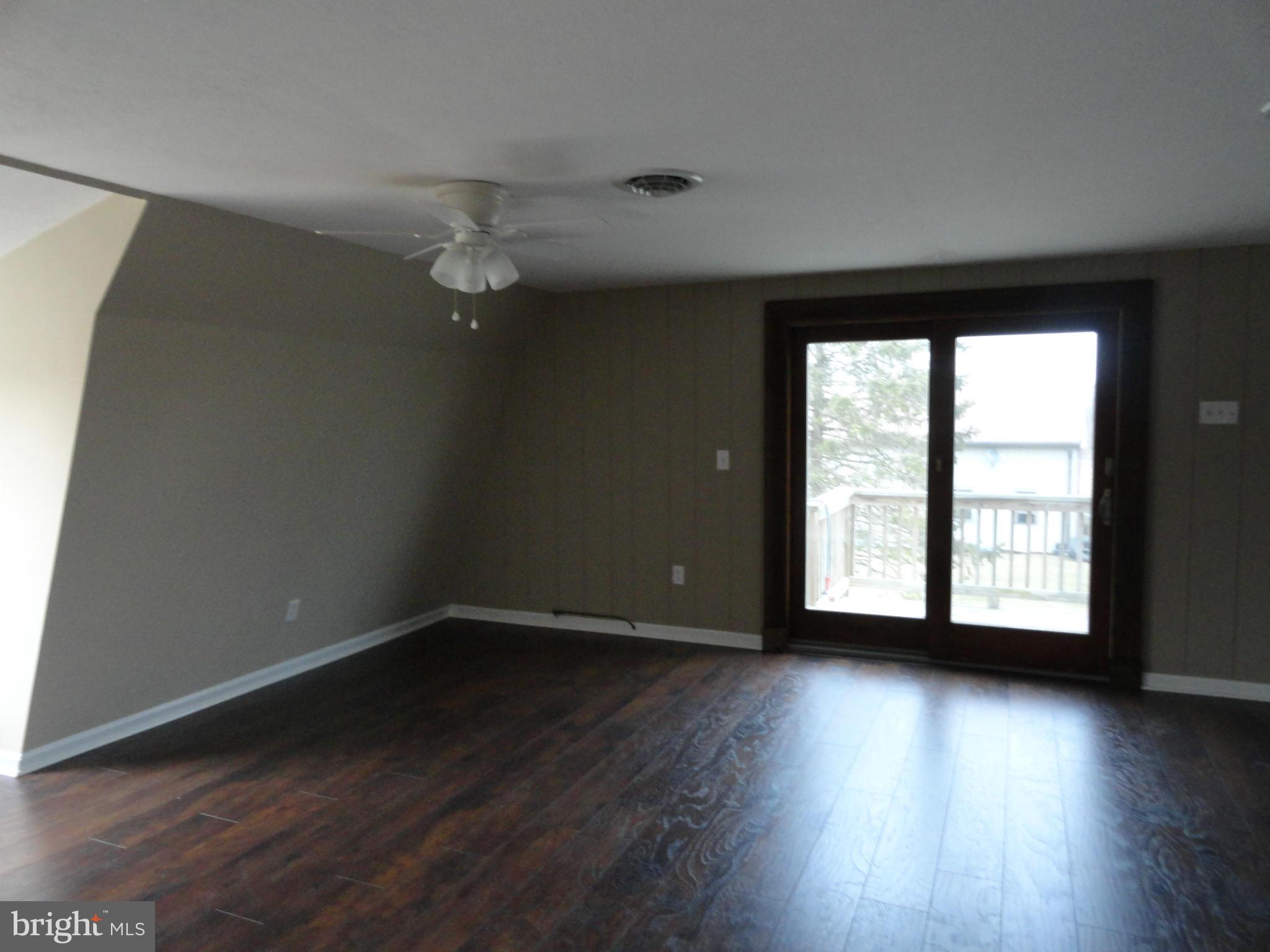 LUCKY SHOE RANCHETTES - Residential Lease