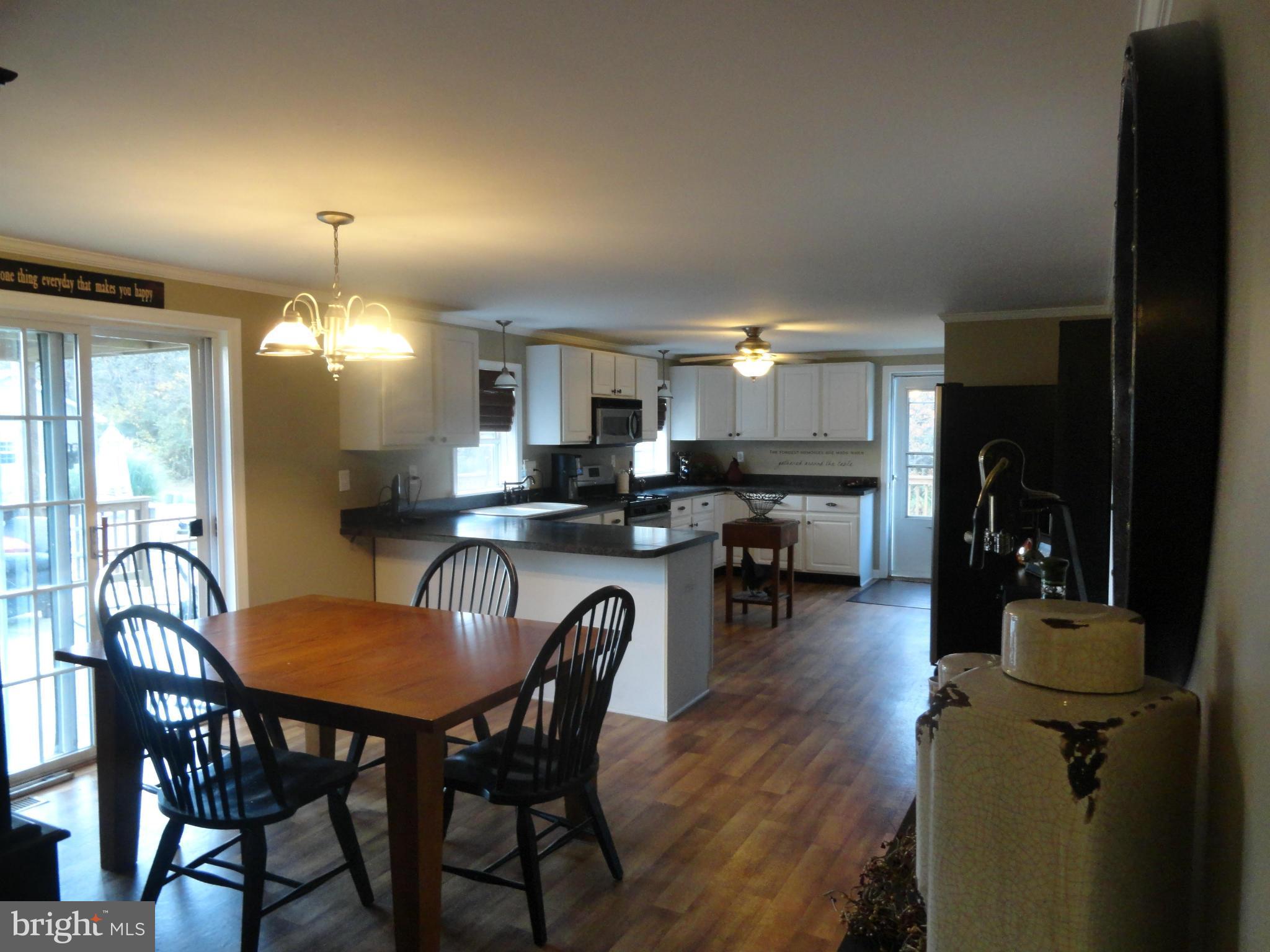 LUCKY SHOE RANCHETTES - Residential Lease