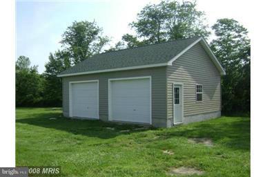 LUCKY SHOE RANCHETTES - Residential Lease