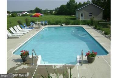 LUCKY SHOE RANCHETTES - Residential Lease