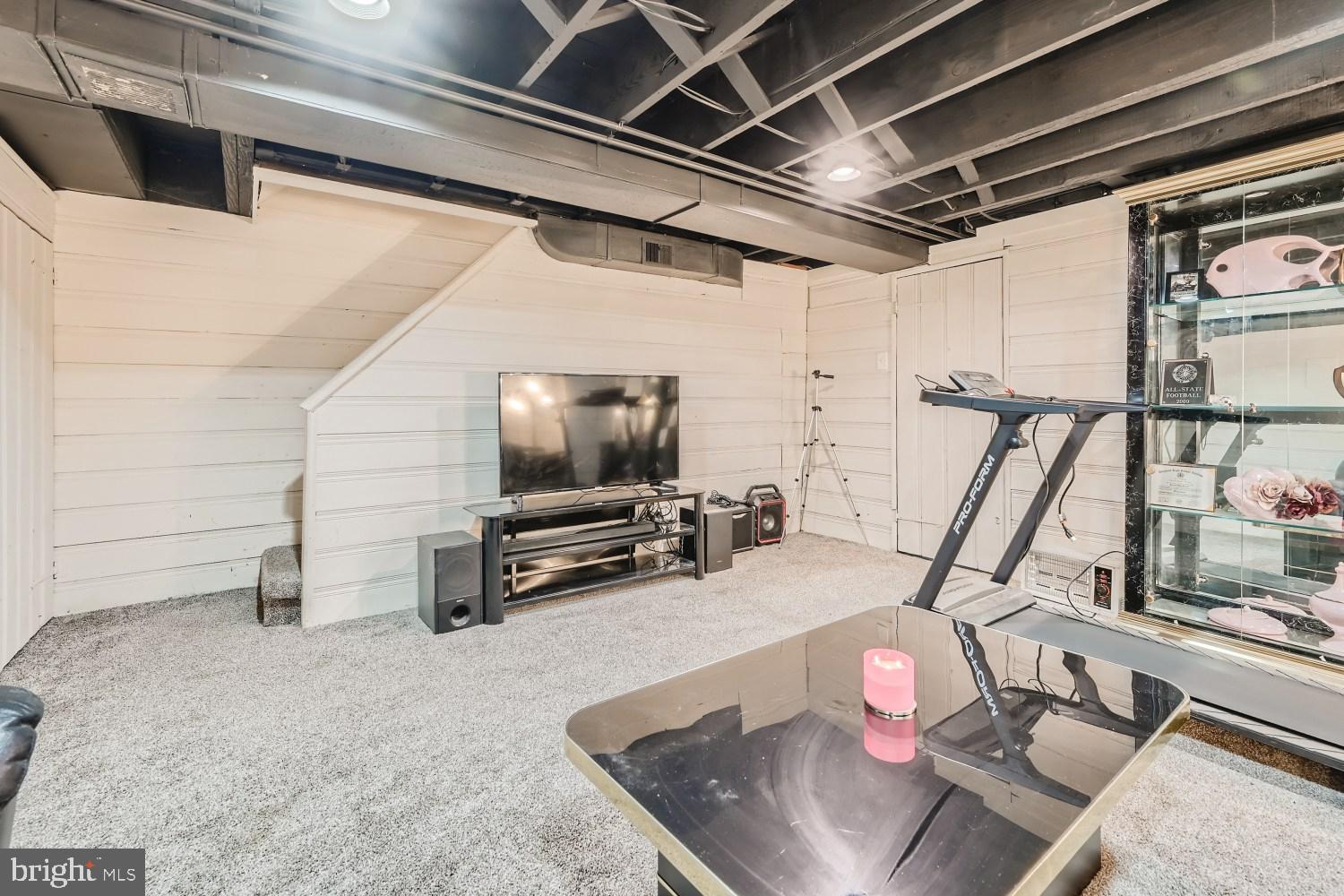 WEST HILLS - Residential