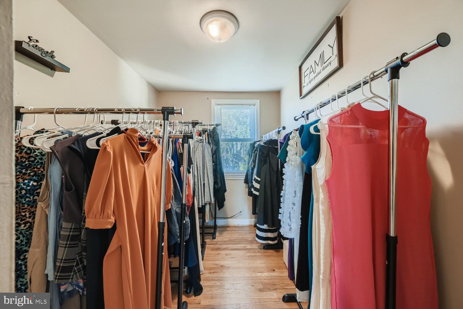 WEST HILLS - Residential