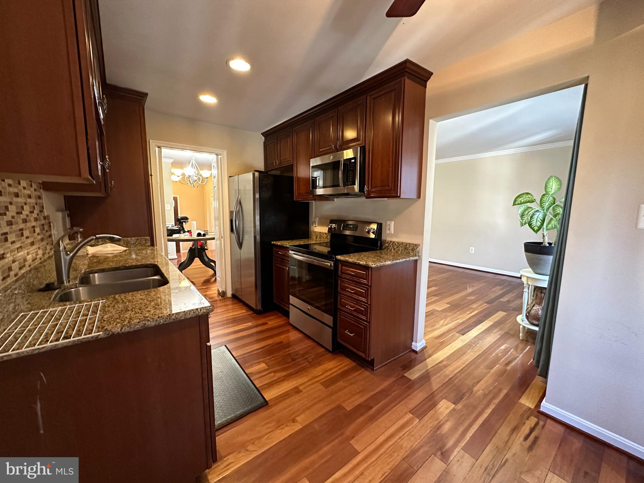 WOODFIELD ESTATES - Residential Lease