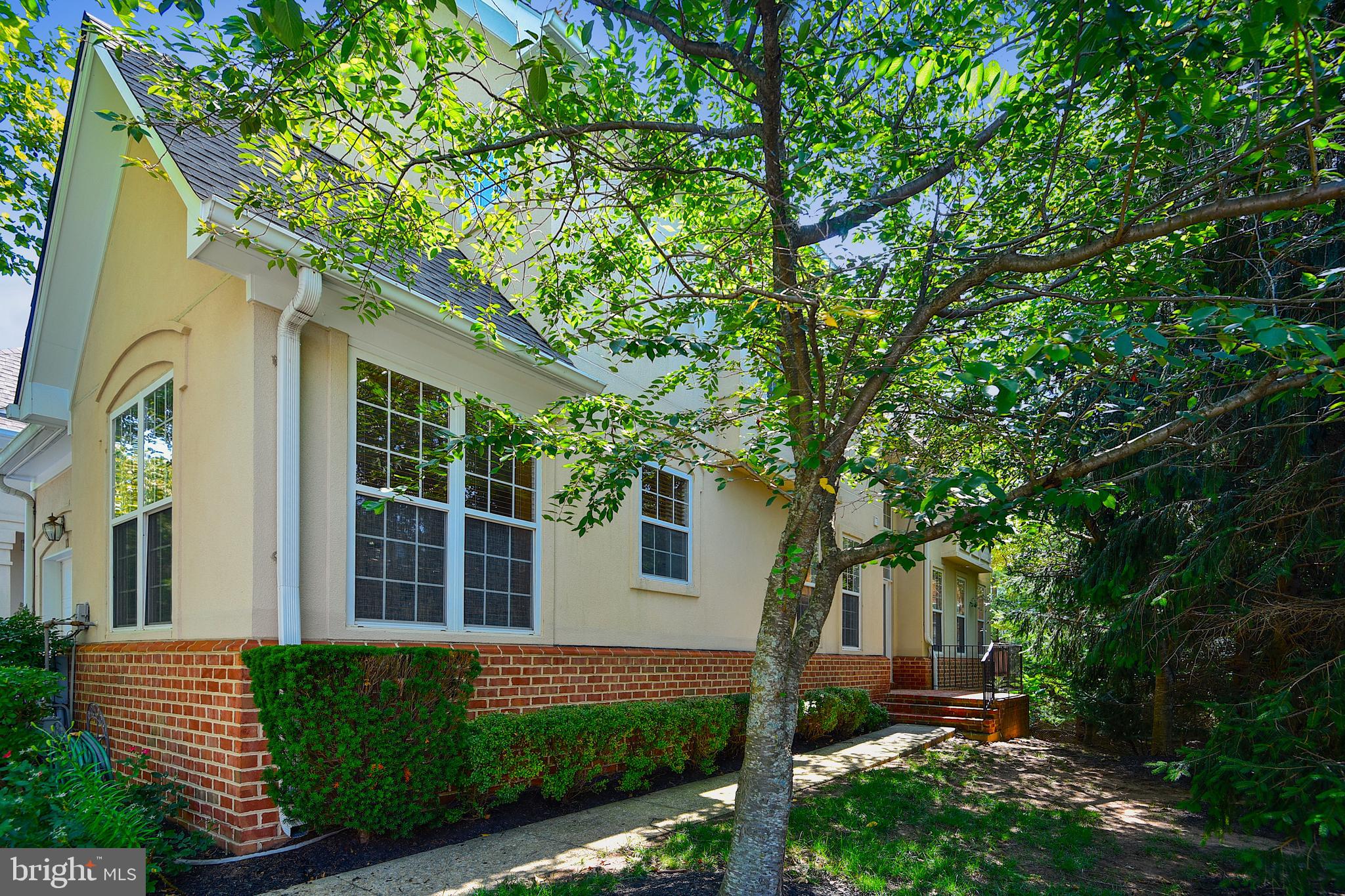 GREY ROCK VILLAS - Residential