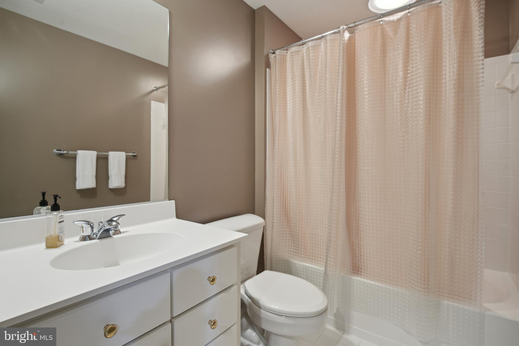 HAMPSHIRE GREENS - Residential