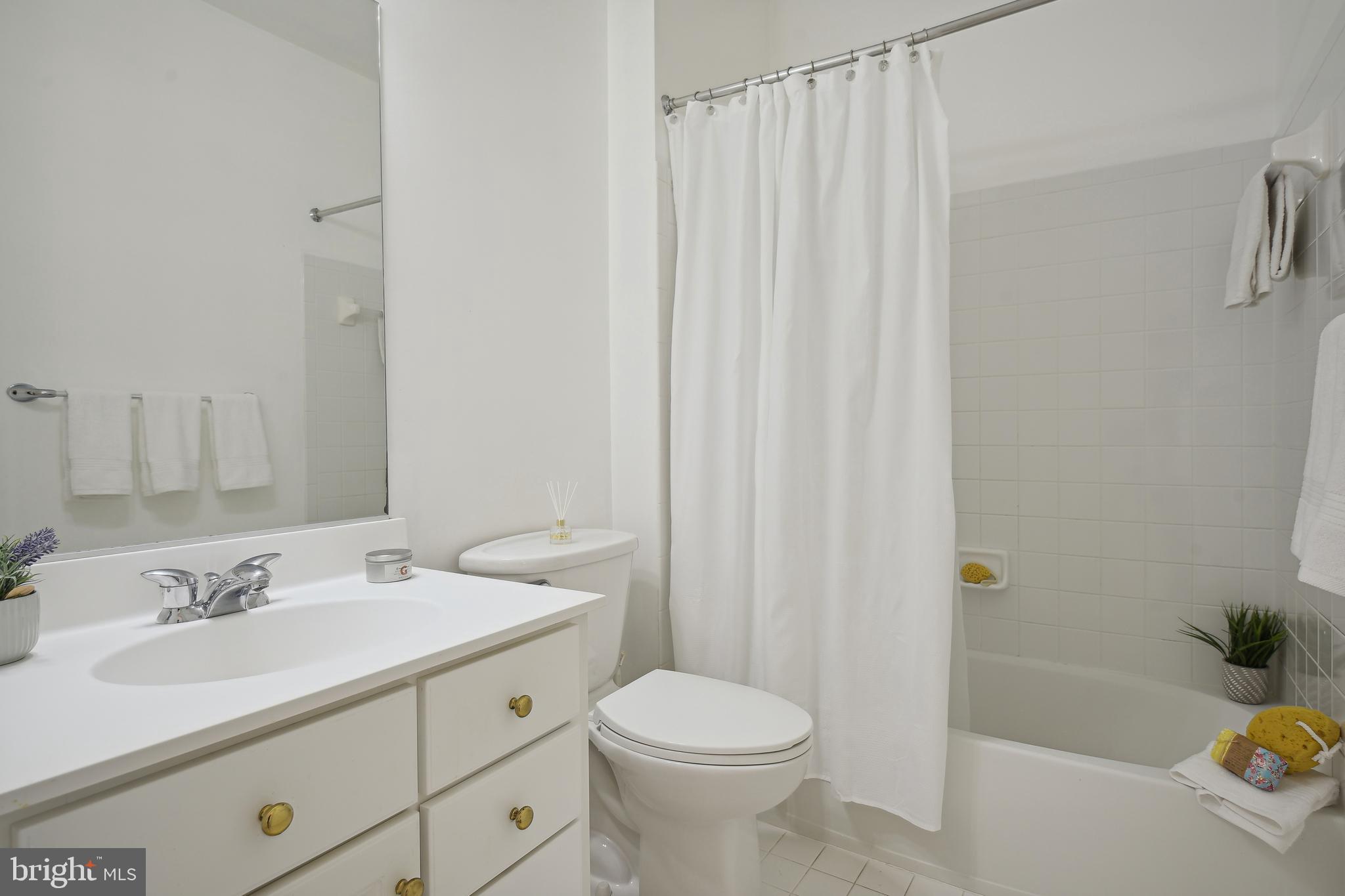 HAMPSHIRE GREENS - Residential