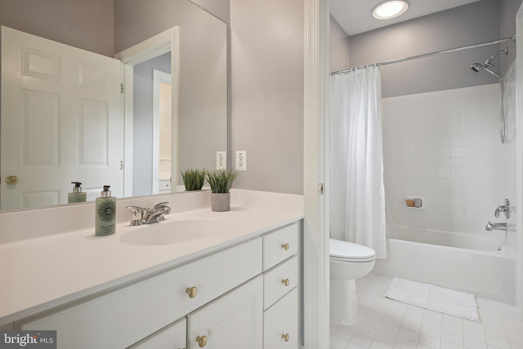 HAMPSHIRE GREENS - Residential