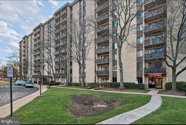 WOODLAKE TOWERS - Residential